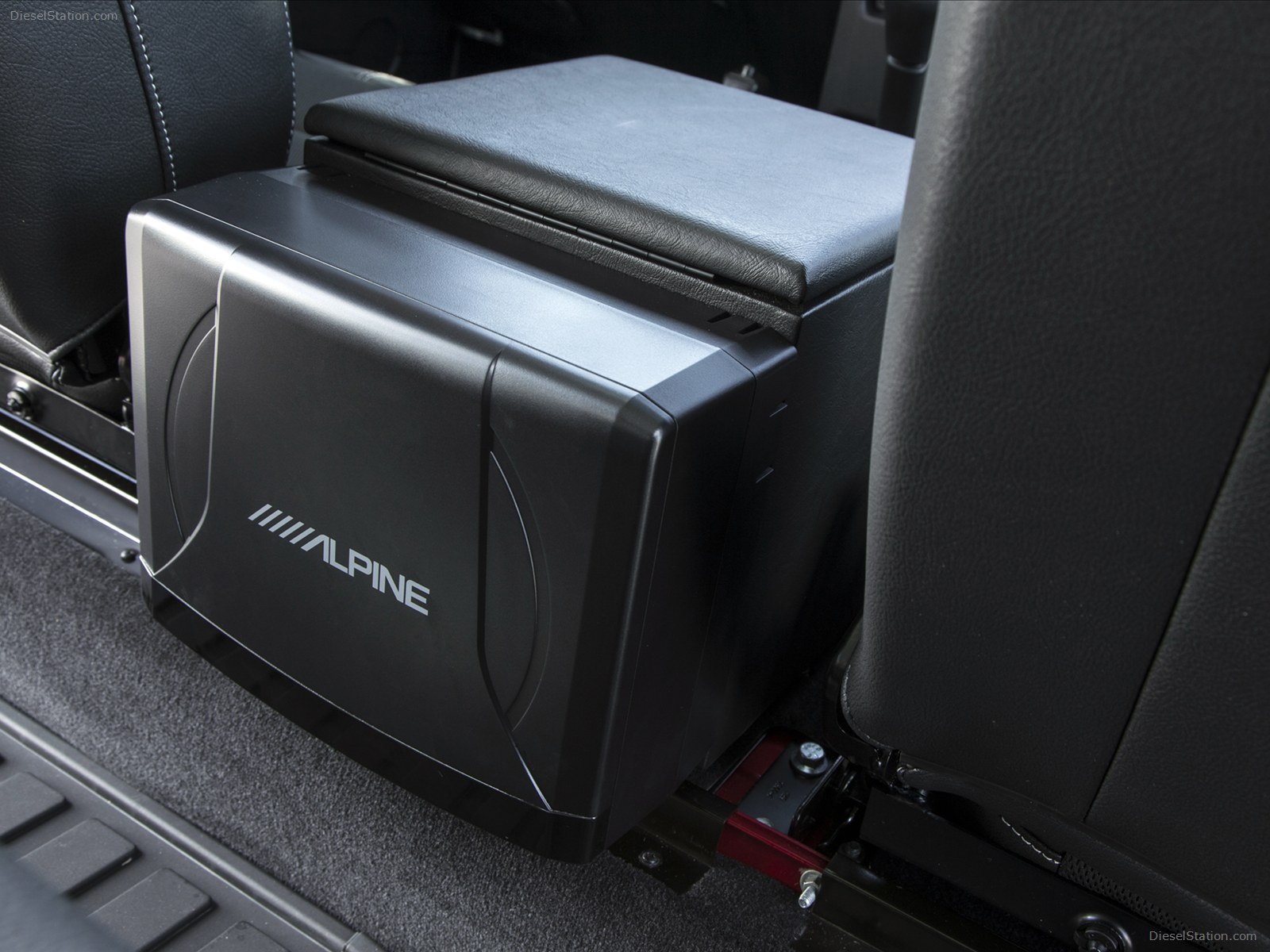 Land Rover Defender 2013